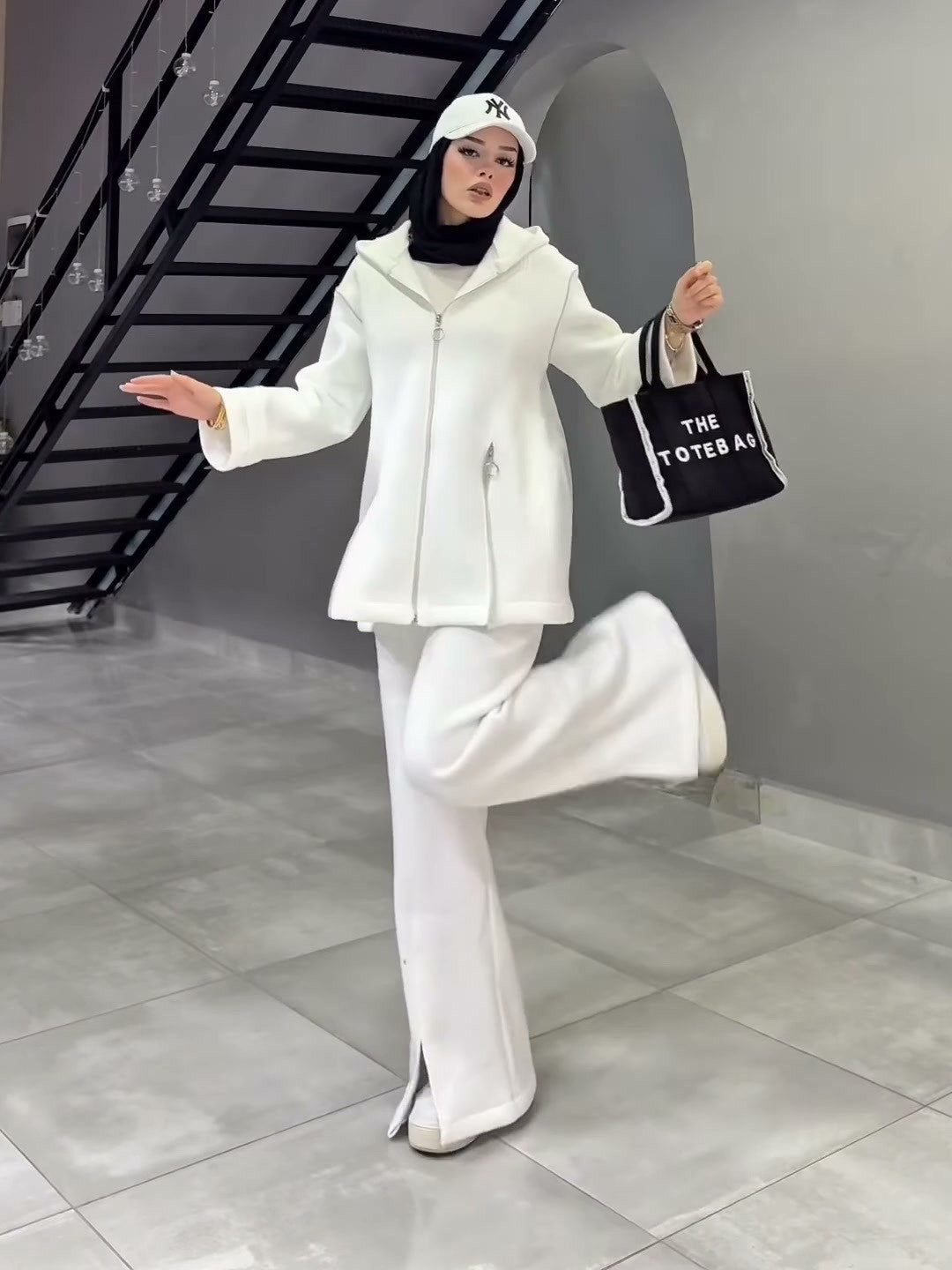 طقم إسطنبول — جاكيت وبنطلون شارلستون — أبيض